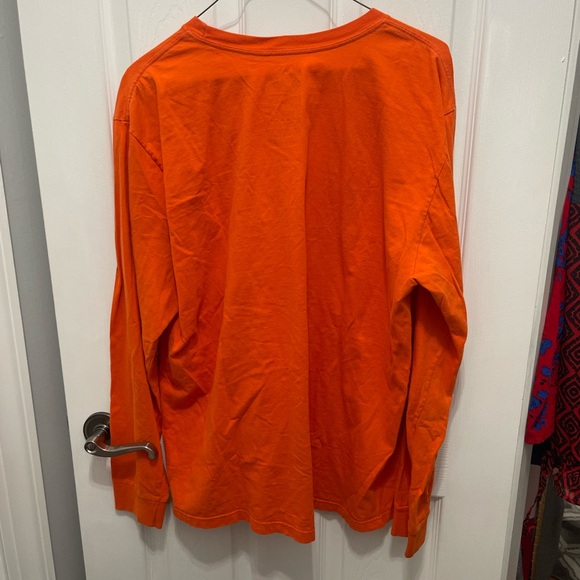 Nike 
Long sleeve t shirt regular fit 
Orange
XLarge 
Pullover 
Great condition - Picture 13 of 13